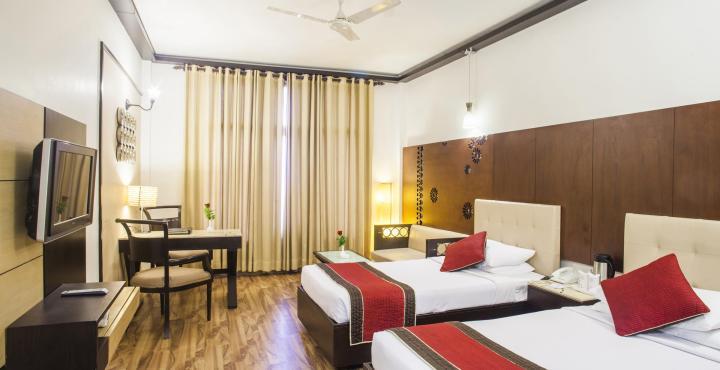 Hotel Maharaja Regency Ludhijána Kültér fotó