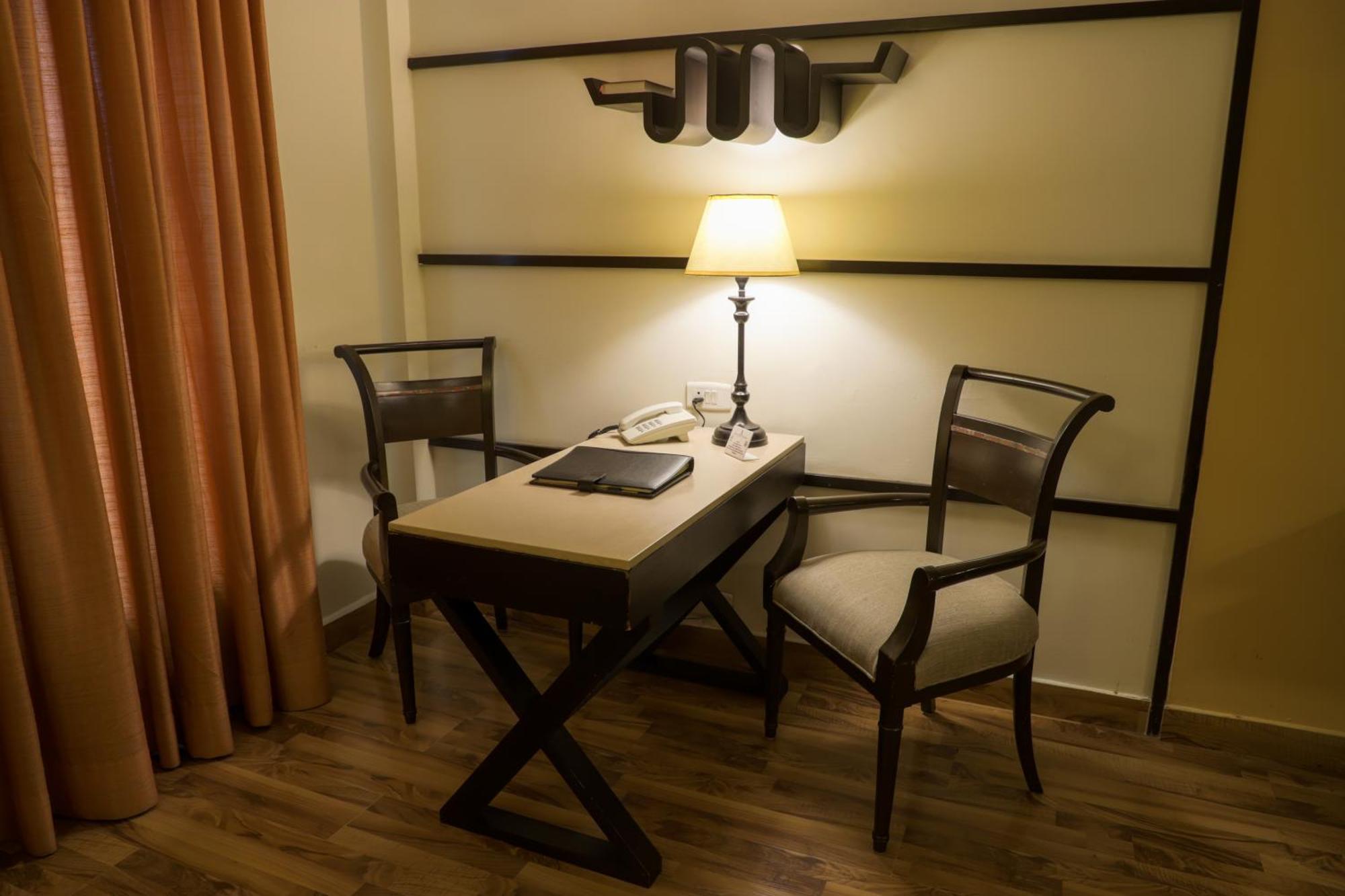 Hotel Maharaja Regency Ludhijána Kültér fotó
