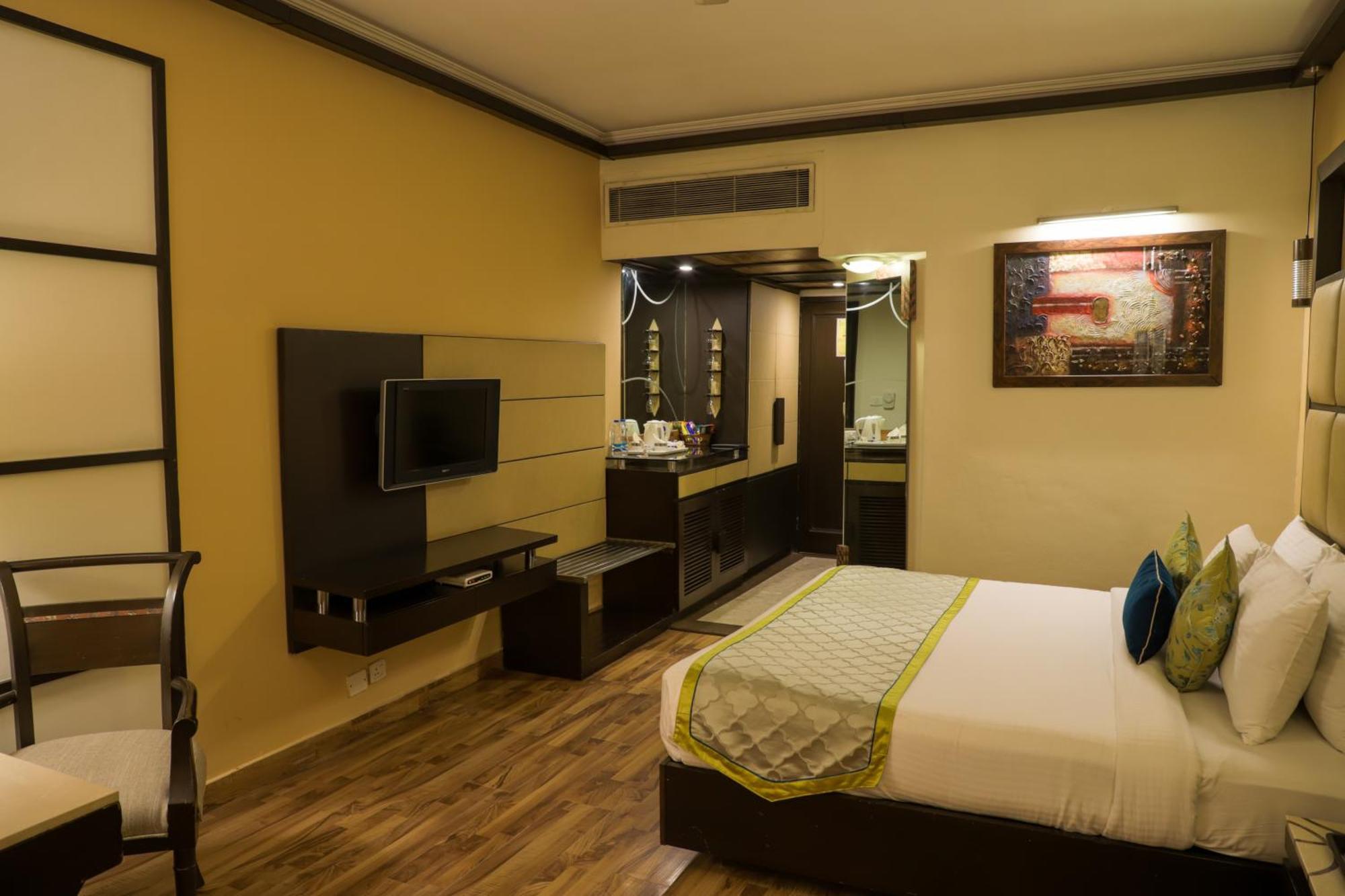 Hotel Maharaja Regency Ludhijána Kültér fotó