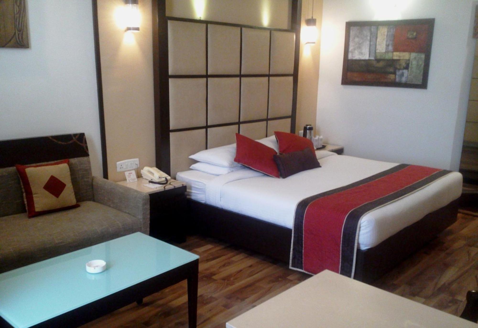 Hotel Maharaja Regency Ludhijána Kültér fotó