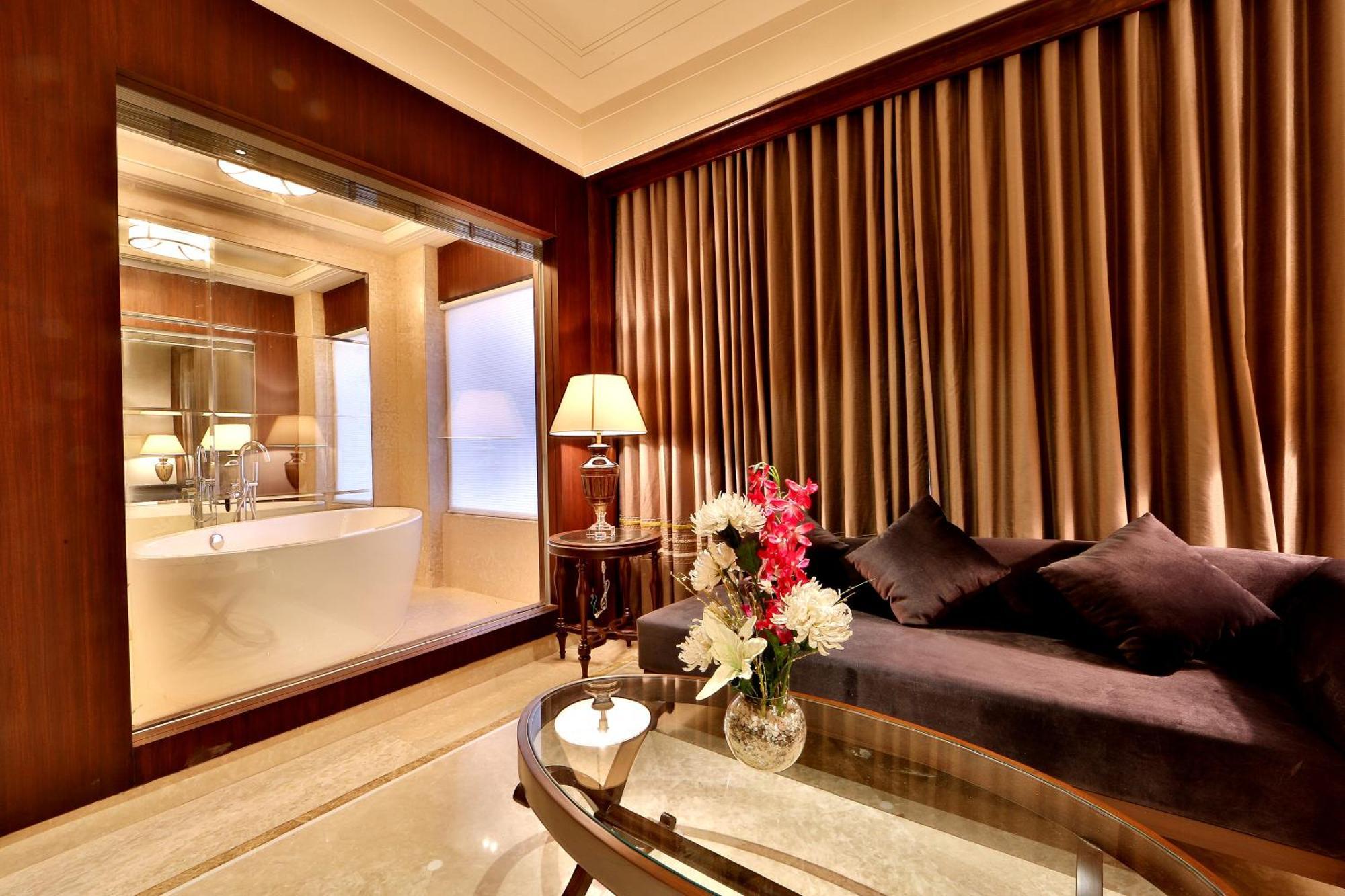 Hotel Maharaja Regency Ludhijána Kültér fotó