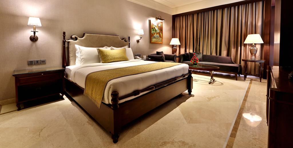 Hotel Maharaja Regency Ludhijána Kültér fotó