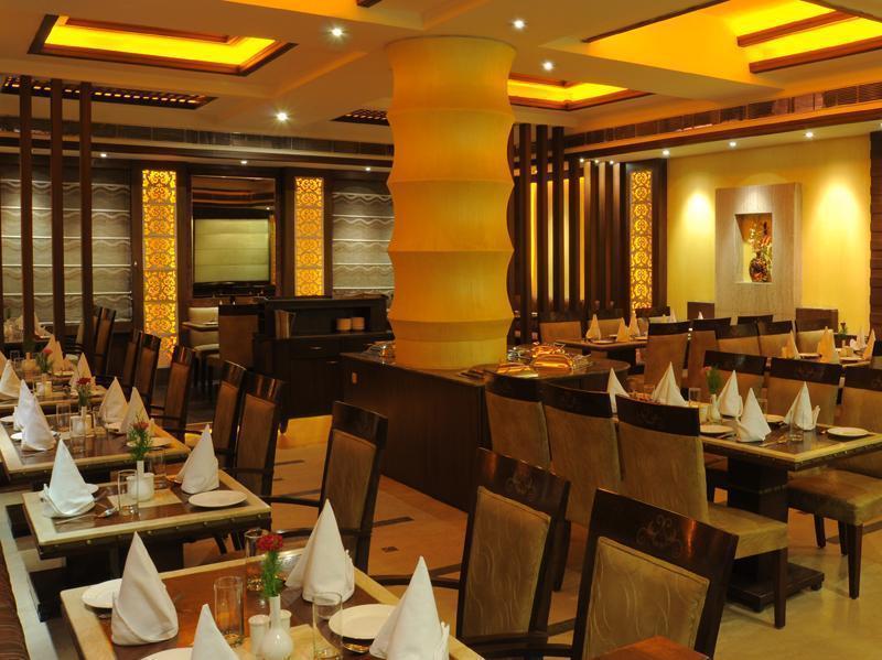 Hotel Maharaja Regency Ludhijána Kültér fotó