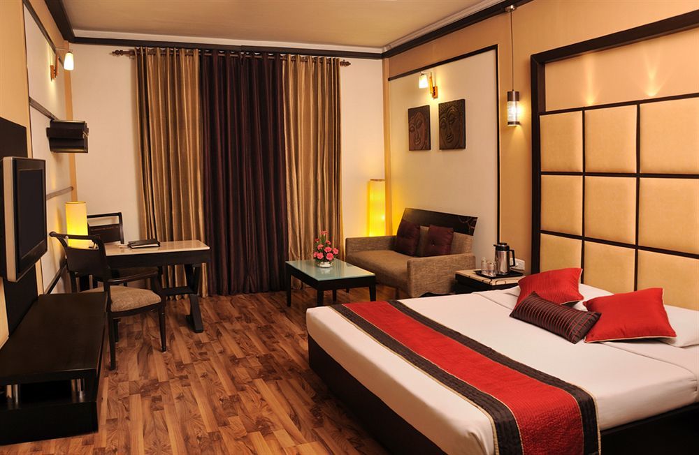 Hotel Maharaja Regency Ludhijána Kültér fotó