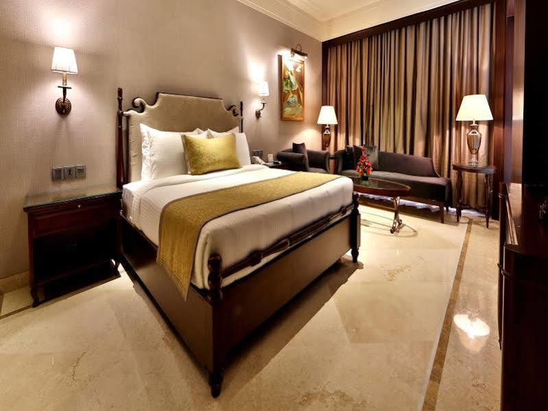 Hotel Maharaja Regency Ludhijána Kültér fotó
